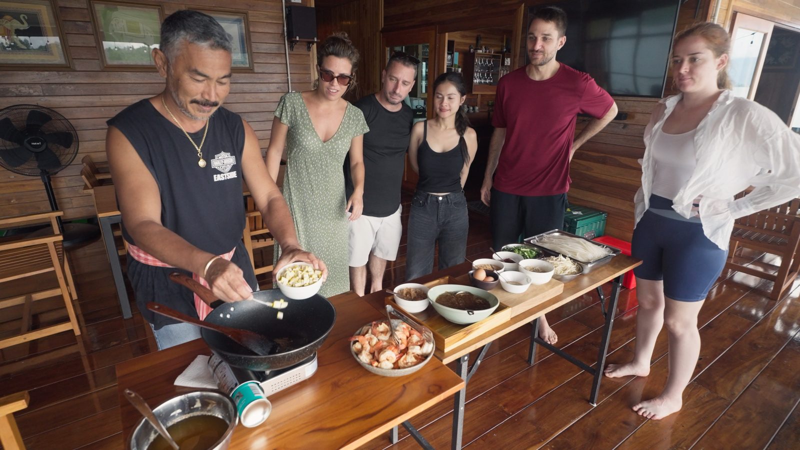 Thai cooking class on the float house